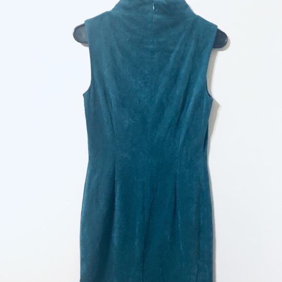 TAHARI dark emerald velvet dress. - Picture 3 of 3